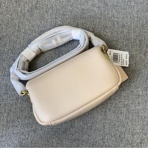 22SS 브랜드 C의 베개 태비 어깨 가방 여성 순수한 컬러 grils bacchus bags 하드웨어 흐린 핸드백 만찬 소프트 리얼 르 2985