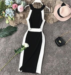 Lässige Kleider sexy ärmellose von schulter hängendem Hals gestricktes Kleid Schwarz weiße Farbe passende schlanke Passform Hip verpackt Buttom