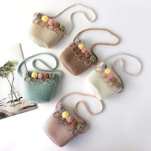 Детские девочки ручная сумка для плеча цветочные соломенные мессенджеры детские ключи для монеты милая принцесса мини -ротанные сумочки 240425
