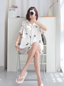 Kvinnors sömnkläder Ice Silk Pyjamas Womens Summer Short-Slved kostym 2022 Ny Panda Silk High-end hemkläder Y240426