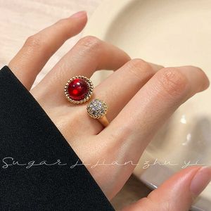 Schmuck Master entwirft hochwertige Ringe Luxus rotes Ring Frauen persönlicher Stil Silber mit gemeinsamem Cleely