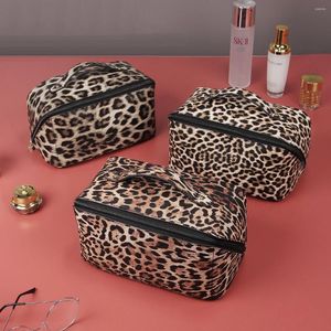 Bolsas de cosméticos moda estampa de leopardo PU PU de grandes capacidade Casos viagens armazenam higiene pessoal multifuncional maquiagem de travesseiro conveniente