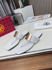 Fashion Women Slippers Sandals INES Flats Slidres Beach Slids Italy Classic Metal Button Embellished White Leather Designer Summer Banquet Flip Flops Box EU 35-42