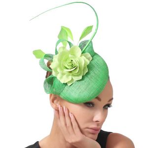 Chapéus de aba larga Chapéus de balde encantadores femininos de moda de moda Flores de penas Fascinadoras Capéu Bandada para a frente para festas de chá Dinnert Capacente Y240426
