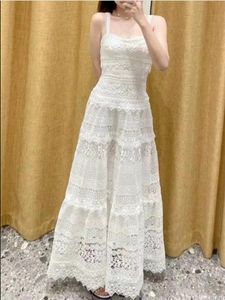 Elegant 2024 Ny vit semester Maje Style Lace Hook Flower Hanging Strap Long Dress