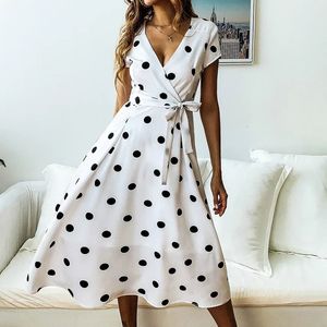 Vit sommarklänning kvinnor avslappnad vintage vit boho klänning polka dot tryck a-line fest sexig v-hals kort ärm långa klänningar 240429