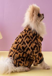 犬のアパレルデザイナー犬の服毛皮のコートクラシックブランドfレター犬ジャケットテディビチョンブルドッグシュナウザーアウターウェア服p9421030