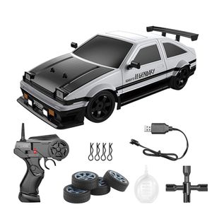 AE86 Fernbedienungsauto -Rennfahrzeugspielzeug für Kinder 1 16 4WD 24 g Hochgeschwindigkeit GTR RC Elektrische Driftgeschenk 240411