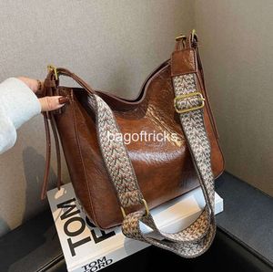 ショルダーバッグ2024ファッションブランドデザイナー小さなシンプルなPUレザークロスボディ女性バッグラグジュアリーソリッドカラーハンドバッグと財布