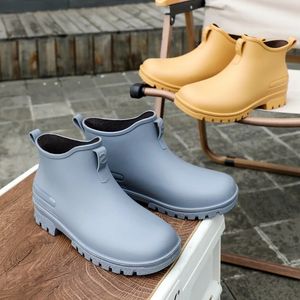 Moda adam yağmur ayakkabıları su geçirmez kaymaz kauçuk botlar adam rahat slip-on daireler yağmur botları erkek yalıtımlı bahçe galoshes 240428