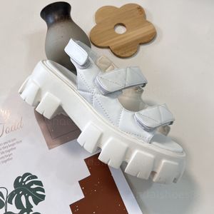 Plattform Sandaler pappa Sandles för kvinnor designer skor chunky klackar sandal nappa vadderade läder slider flip flops svarta vita tofflor komfort casual sandal sko