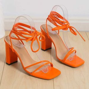 Klänningskor 2024 Vit svart kvinna fotledband sandaler läder korsbundna höga klackar sexiga spetsar upp festpumpar sko storlek 35-42 H240527 ub7w