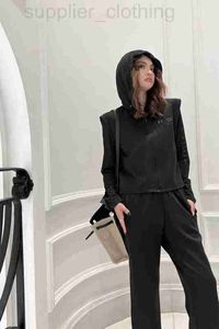 Pants Designer da donne da donna 23 Primavera/Summer Nuovo Mesh Air Speed Air Dry Hoodie Sporty Stindy Fashion Slim Micro Flare set per donne xjaq