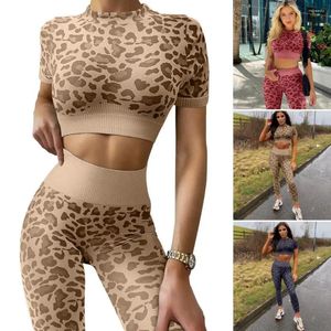 Kvinnors tvåstycksbyxor 2024 Kvinnor Fashion Sexig Leopard tryckt 2 st Yoga Set Gym Sock Proock Sports Bras Sport Leggings Running Work Out