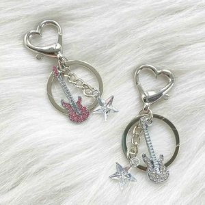 Keychains Lanyards New Harajuku Y2K Guitar Love Heart Star Keychain Womens Sweet and Cool Trend Fashion Pendant Retro Eesthetic Accessories Gift Q240430