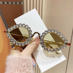 Designer Sunglasses 2024 New Peacock Sunglasses Personalized Internet Celebrity Cat Eye Hip Hop Sunglasses Water Drop Metal Y2K Glasses Female 8D1V