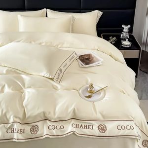 Seda como cama de cetim de tampa de edredão branco conjunto de poliéster leve de poliéster leve El Silky Sets Queen 240425