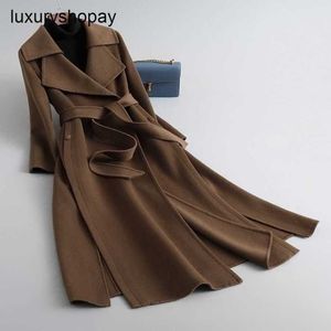 Överst Maxmaras Cashmere Coat Womens Wrap Coats 2024 Autumnwinter Doublesided For Long Kne Length Woolen Woolen Jacket med en Highend Hepburn Sty