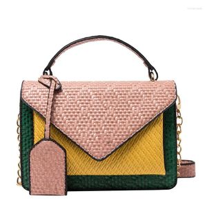 Bolsas de ombro com bolsa feminina de moda 2024 Chain pendurada versátil pequeno quadrado pequeno flip