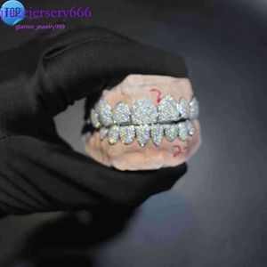 ペンダントネックレスカスタムメイドの歯科用グリルはスターリングシエリアルゴールドジュエリージガグ設定vvsモイサナイトダイヤモンドの歯を設定します