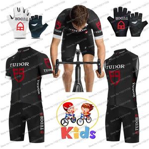 Racing sätter barn 2024 Tudor Pro Cycling Team Jersey Set Summer Swis