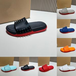 Män tofflor man klassisk spik platt spikar glida sandal tjock gummisula toffel tappar glider plattform mules sommar casual mode skor designer sandaler