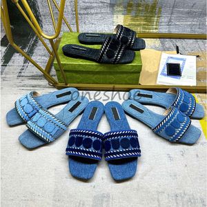 Designer neue flache Sandalen Denim Beach Rubber Sticker gestickeltes Canvas Sommer- und Herbst Mule Outdoor Luxus Home Slipper Women Beach Fischgrammpantoffeln im Freien