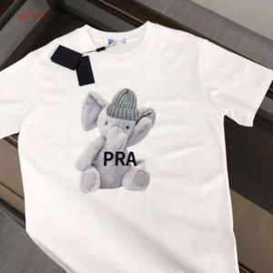 Dreieck Designer P Top-Qualität Mode neue lässige, kurze, vielseitige Elefant Runde Hals T-Shirt Paare reine Baumwollsommer-Sommer trendy lockere Anpassung