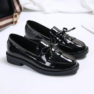Womens Shoes Patent Leather Women Loafers British Tassel Casual Female Flat Bowknot Small Shoe Comfortable Zapatos 240426