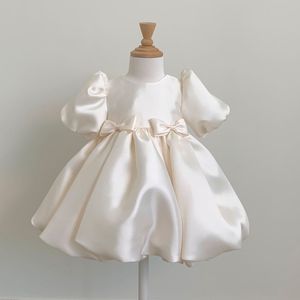Flickors prinsessklänning 2024 Ny kvinnlig skatt första året klänning flicka zhuanzhou födelsedagsfest barndräkt
