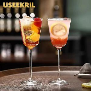 Creative Glas Cocktail Glass Cup Personalisierte Horn -Tasse Spezial kaltes Getränk Juice Cup Transparent Champagner Cup Set 240428