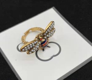 Роскошные дизайнерские кластерные кольца Ladies Pearl Fack Diamond Bee Ring Ring Vintage Material Высокое качество с Box2221265