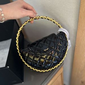Bärbar kvinnlig designer mini runda kakväska glansigt patent läder 16 cm cirkel handväska guld hårdvara matelasse kedja plånbok axel korsväskor lyx mynt handväska