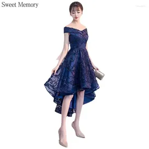 Party Dresses Sweet Memory High/Low Prom Sexy Boat Neck Navy Blue Black Wine Red Tulle Appliques Spets Wedding Dress Graduation