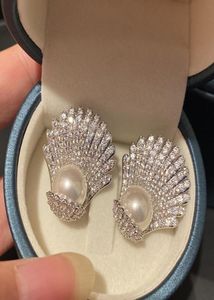 Luksusowe projektantki Kolki Pearl Ear Stud 925 Srebrna igła kolczyka z cyrkonia Diamond Lady Earing Elegancka moda Girl Shell SC5775434