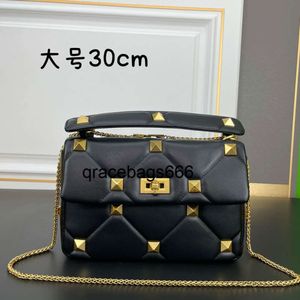 Stud Crossbody Bag Klasik Çanta Çantası Orijinal Deri Çıkarılabilir Söküm Zinciri Döner Kapatma Omuz Torbaları Çok Renk Cüzdanları Üç Boyut 20/25/30cm