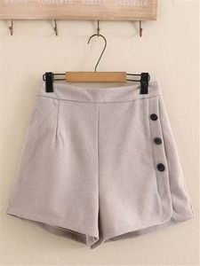 Plus Size Womens Clothing Woll Shorts Elastic Taille Button Dekoration Großer Mini für vollbusige Dame Winter 240420