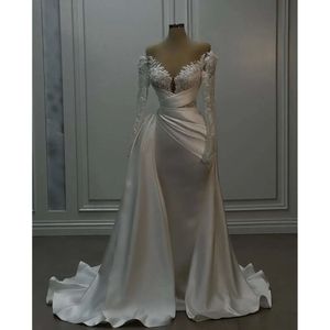 Sirena treno da matrimonio spazzano abiti da sposa applique in pizzo