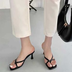 Elbise Ayakkabı İnce Pompa Şeftali Ayakkabı 2024 Slayt Track Toe Toe Ring Sandals Ünlü Kadın Şeker Yüksek Topuklu Kulüp Flip H240527 9LW1