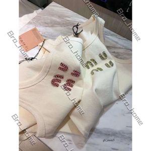 Mui Mui Top Woman DesignerはTshirts Miui Shirt Summer Womens T Shirt Tanks Diamond Embroidery TシャツプリントティートップスショートアウトウェアズストリートMui Mui Tシャツ803