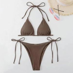 2pcsset Женщины купание костюм Ribbed Backless Pad Bikini Set Set Halter Triangle Bra Side Tie Thong Thong Fumenswear Женская одежда 240426