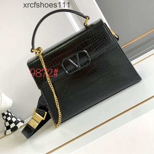 Style Light Napa Official VSLING Product Luxury Lady Pared Leather Runway Stud Buckle Bags High-End Crocodile Womens Pattern Vallentiiino New Handbag Bag D2RN KDWP