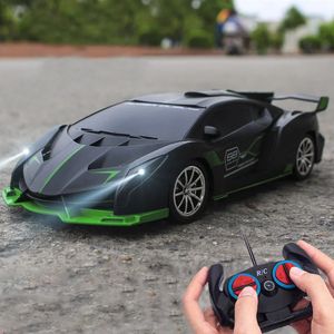 RC CAR с светодиодным светодиодным пультом дистанционного управления Sports Highspeed Drift Boys Toys для детей 240411