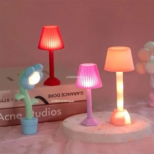 1 12 Dollhouse Miniature LED Night Light Golv Lamp Mini Desk Home Lighting Model Decor Toy Doll House Accessories 240430