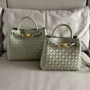 Totes Luxury Womens Handbag Designer Bags Bag Tote B Family Buckle Original Leather Woven Portable Single Shoulder Crossbody Ryggsäckar U0VI