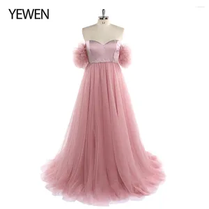 Vestidos de festa vestido de noite de tule rosa longa dos ombros de baile de promoções de pografia sofisticada yewen yw220905