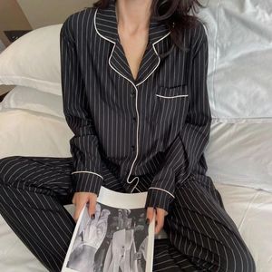 Pijama listrado de roupas de sono feminino