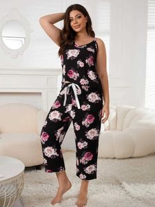 ملابس نوم للسيدات بالإضافة إلى الحجم الخامس للنساء Pajama مجموعة Slveless Floral Top مرنة الرباط Capri Pants Female 2 قطعة Slpwear Nightwear Y240426