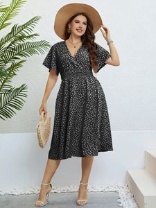 Elegant svart tryckt avslappnad plus size kvinnor långa klänningar sommar vneck party kort ärm aline kvinnlig stor midi 240422