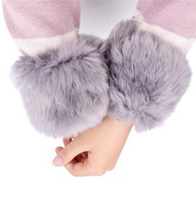 Fashion1510 cm Women Winter Wrist Warmer Oversleeve Faux Fur Windproof Arm Bracelet Wristbands Arm Sleeves9479760